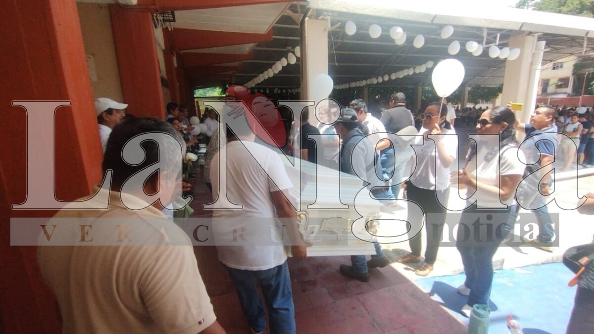 Despedida escolar de cuerpo presente a Daniela, atropellada y muerta por veloz motociclista. 3 img 20250712 wa00918732661114183052298