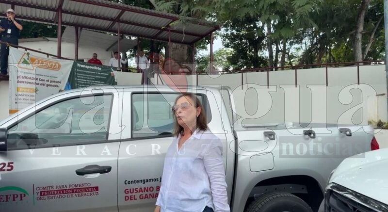 Rocío Nahle entrega vehículos para combatir plaga ganadera en Agua Dulce; asegura respaldo total a municipios del sur. 6 img 20250717 wa00518998871197866407046
