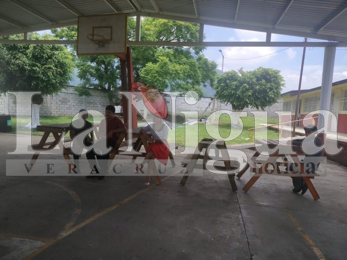 Estudiantes de Telesecundaria en Ixtaczoquitlán demuestran que el ingenio humano supera a la IA 5 img 20250717 wa01382726373220287976246