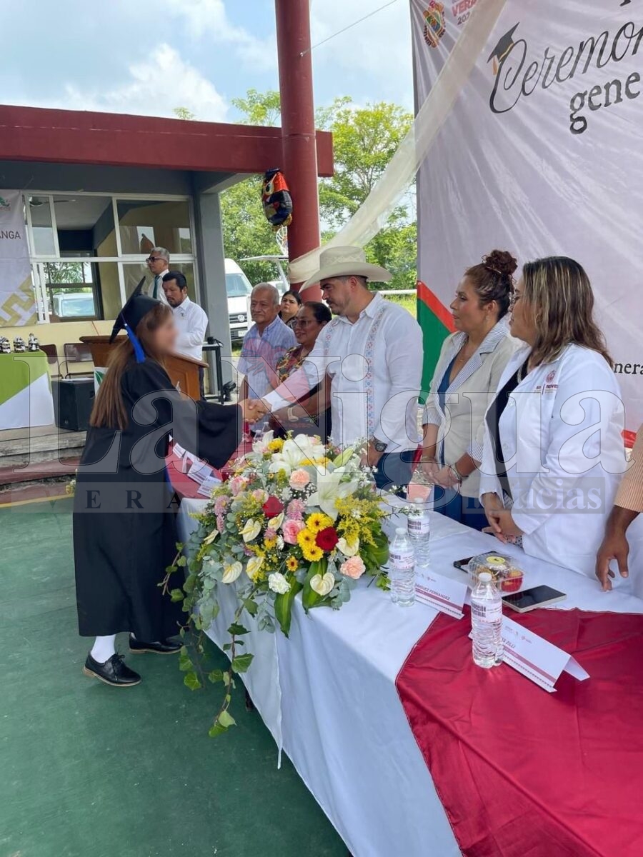 Zenyazen Escobar apadrina generación del Cecytev 29 de Yanga 3 img 20250718 wa00242733818311567003657