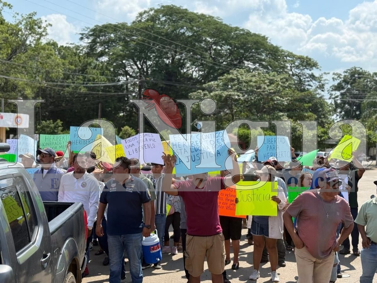 Productores cañeros marchan en Hueyapan de Ocampo; exigen liberación de su líder detenido por secuestro 7 img 20250721 wa01068591670775718265635