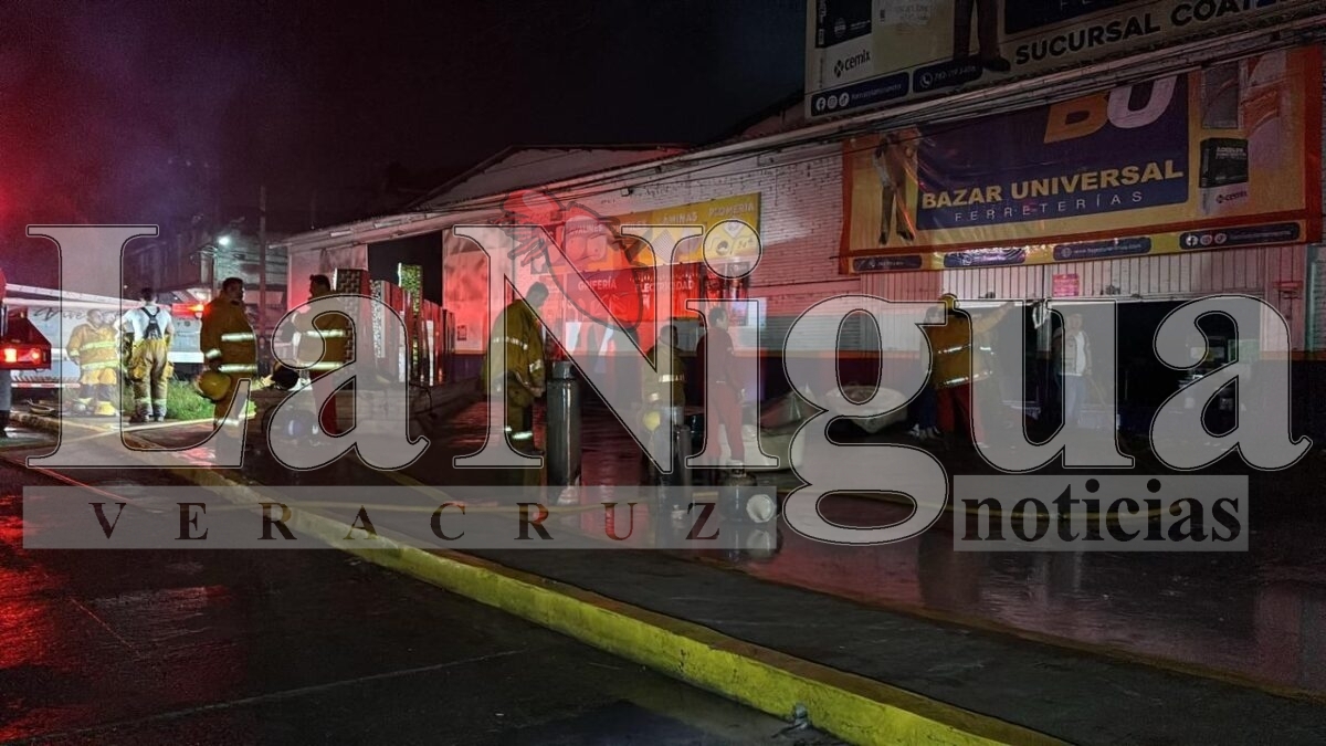 Fuerte incendio consume bodega en Coatzintla 2 img 20250727 wa00272232957406059126807