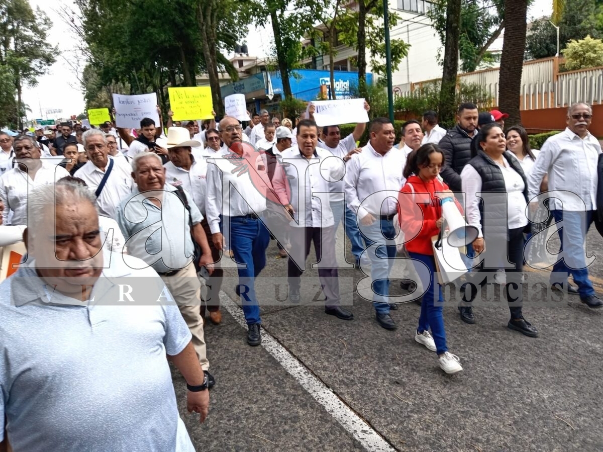 Bloqueos en todo el estado por parte de taxistas 8 img 20250728 wa00287800646189059528174