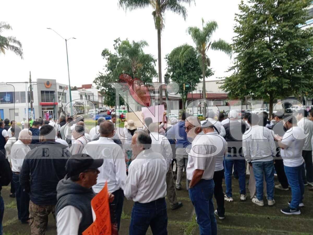 Bloqueos en todo el estado por parte de taxistas 38 img 20250728 wa00345802866444550426218