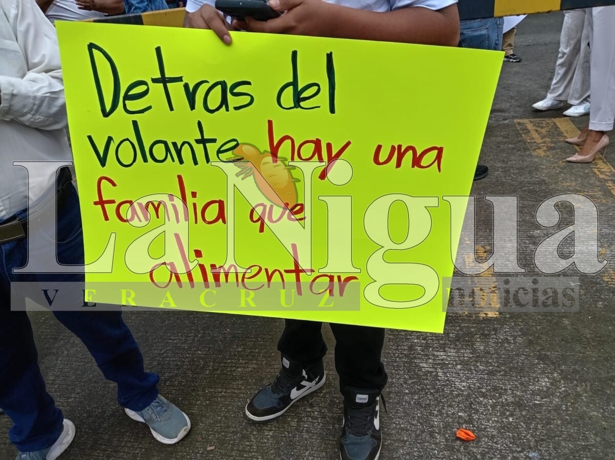 Bloqueos en todo el estado por parte de taxistas 35 img 20250728 wa00388191818062712837043