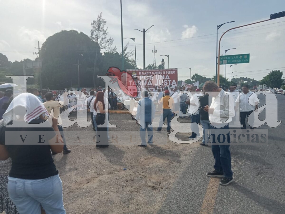 Bloqueos en todo el estado por parte de taxistas 23 img 20250728 wa00492837355894521223569