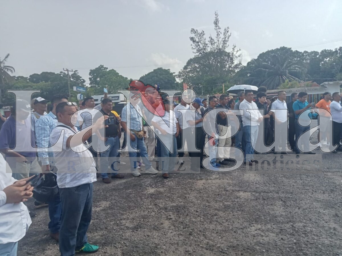Bloqueos en todo el estado por parte de taxistas 24 img 20250728 wa00502009859953518433498