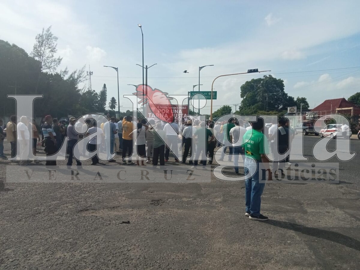 Bloqueos en todo el estado por parte de taxistas 21 img 20250728 wa00534283179996863202666
