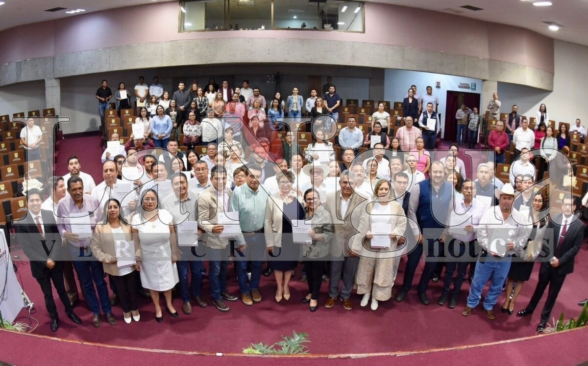 Entrega Congreso cartas de liberación de deuda pública a ayuntamientos 6 img 20250729 wa00605320208357007383915