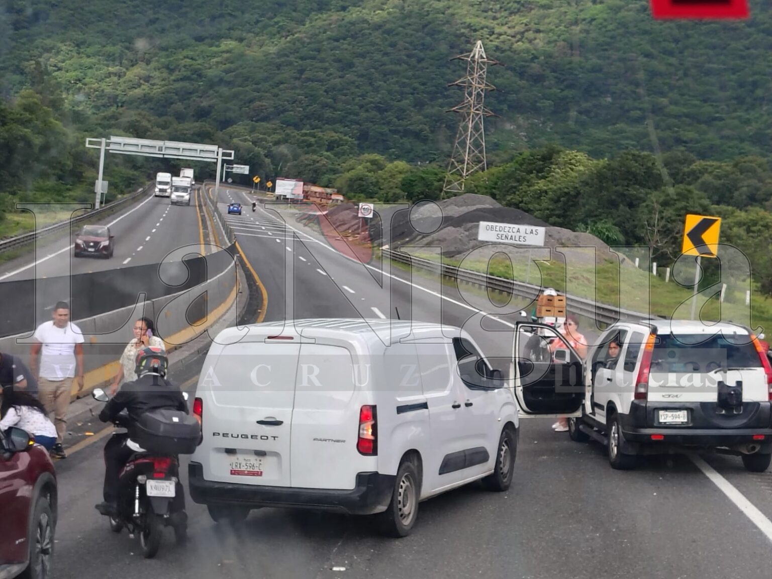 Motociclista resulta gravemente herido tras ser atropellado en la autopista Puebla-Orizaba