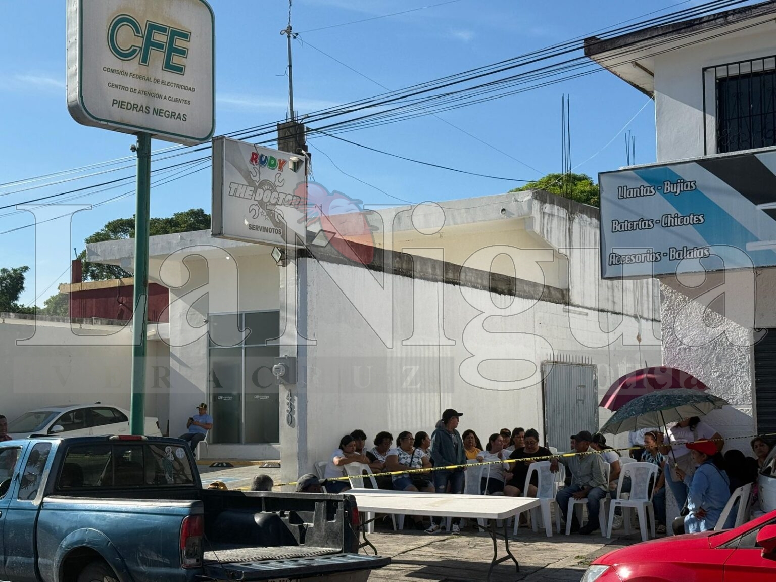 Cinco días sin luz en Tlalixcoyan, toman instalaciones de CFE