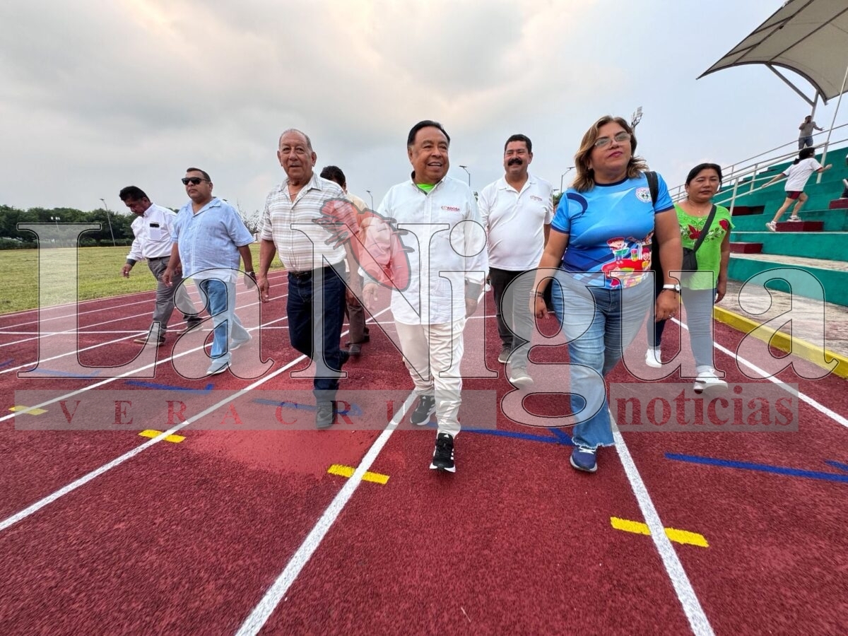 Reaperturan pista de atletismo de la Unidad Deportiva Huilango