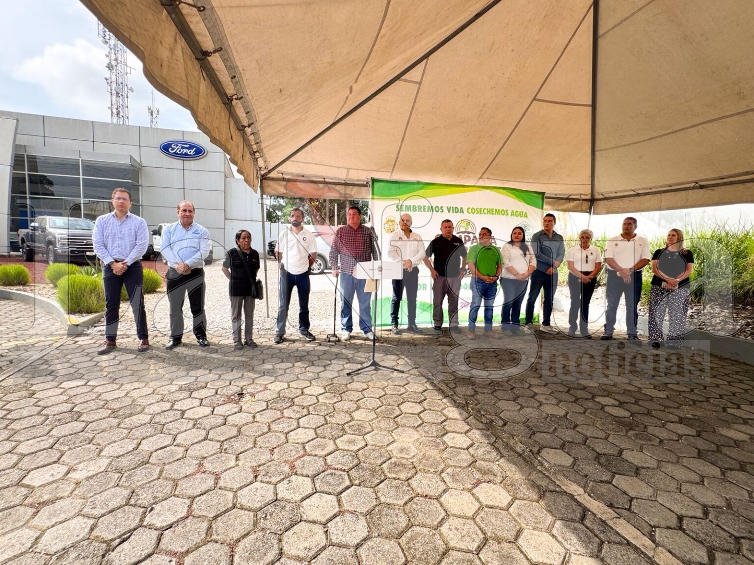 Se siembran árboles en Boulevard Tratados de Córdoba