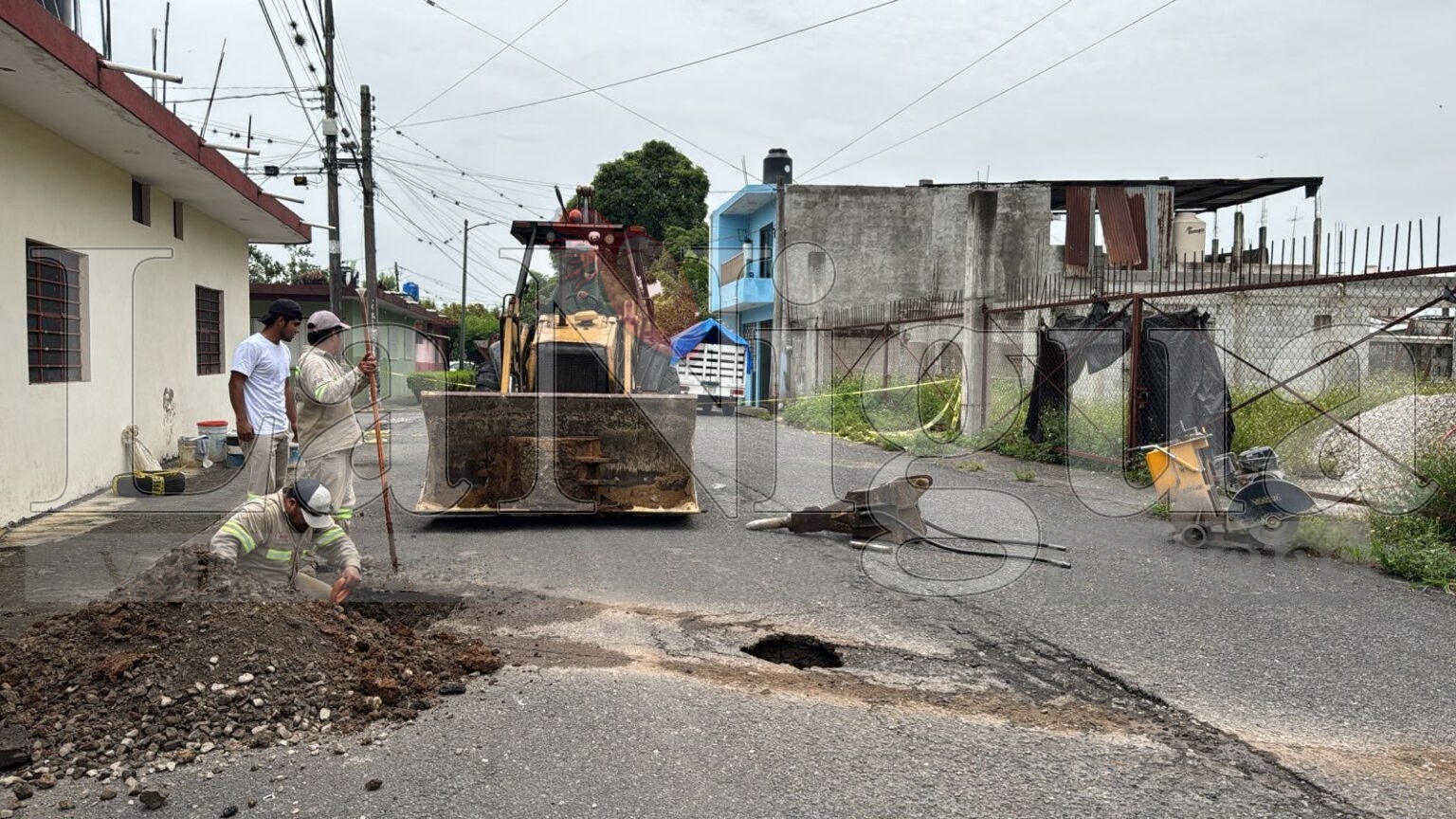 Atiende Hidrosistema hundimientos en diversos puntos de la ciudad
