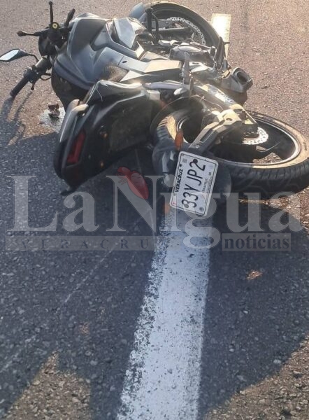 Motociclista pierde la vida tras chocar contra tractocamión mal estacionado en la autopista Nuevo Teapa-Cosoleacaque. 2 img 20250731 wa01682068263717816352759