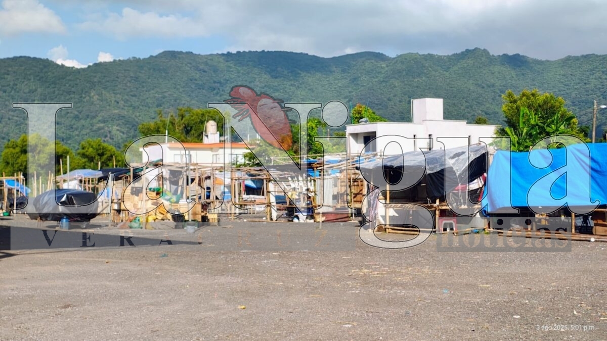 Comerciantes acusan incumplimiento en obra del mercado municipal de Rafael Delgado 4 img 20250803 wa00711592387001241923540
