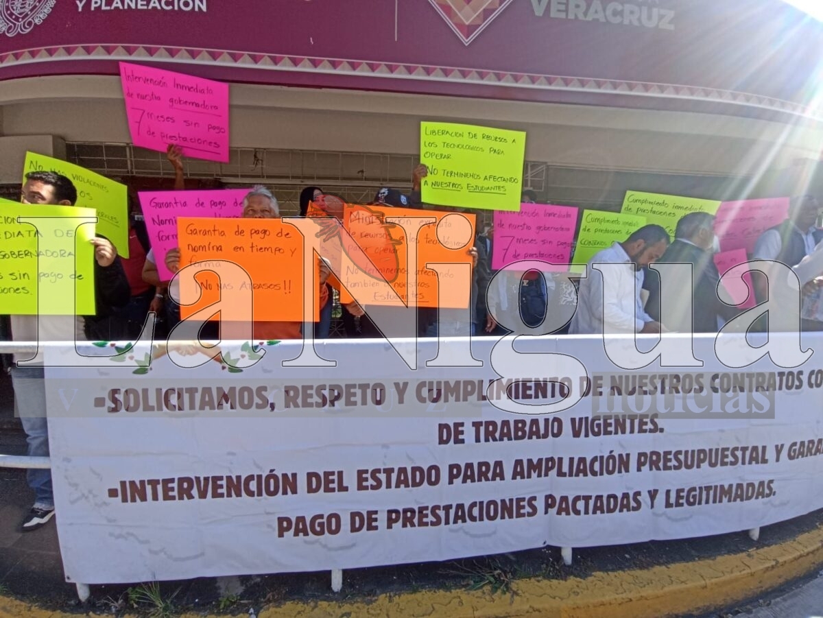 Trabajadores de tecnológicos toman oficinas de Sefiplan en Xalapa; exigen pago de prestaciones atrasadas 5 img 20250804 wa0006543877978870662737