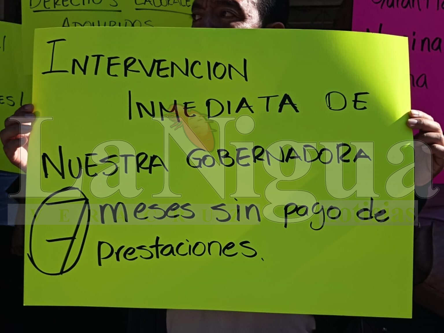 Trabajadores de tecnológicos toman oficinas de Sefiplan en Xalapa; exigen pago de prestaciones atrasadas