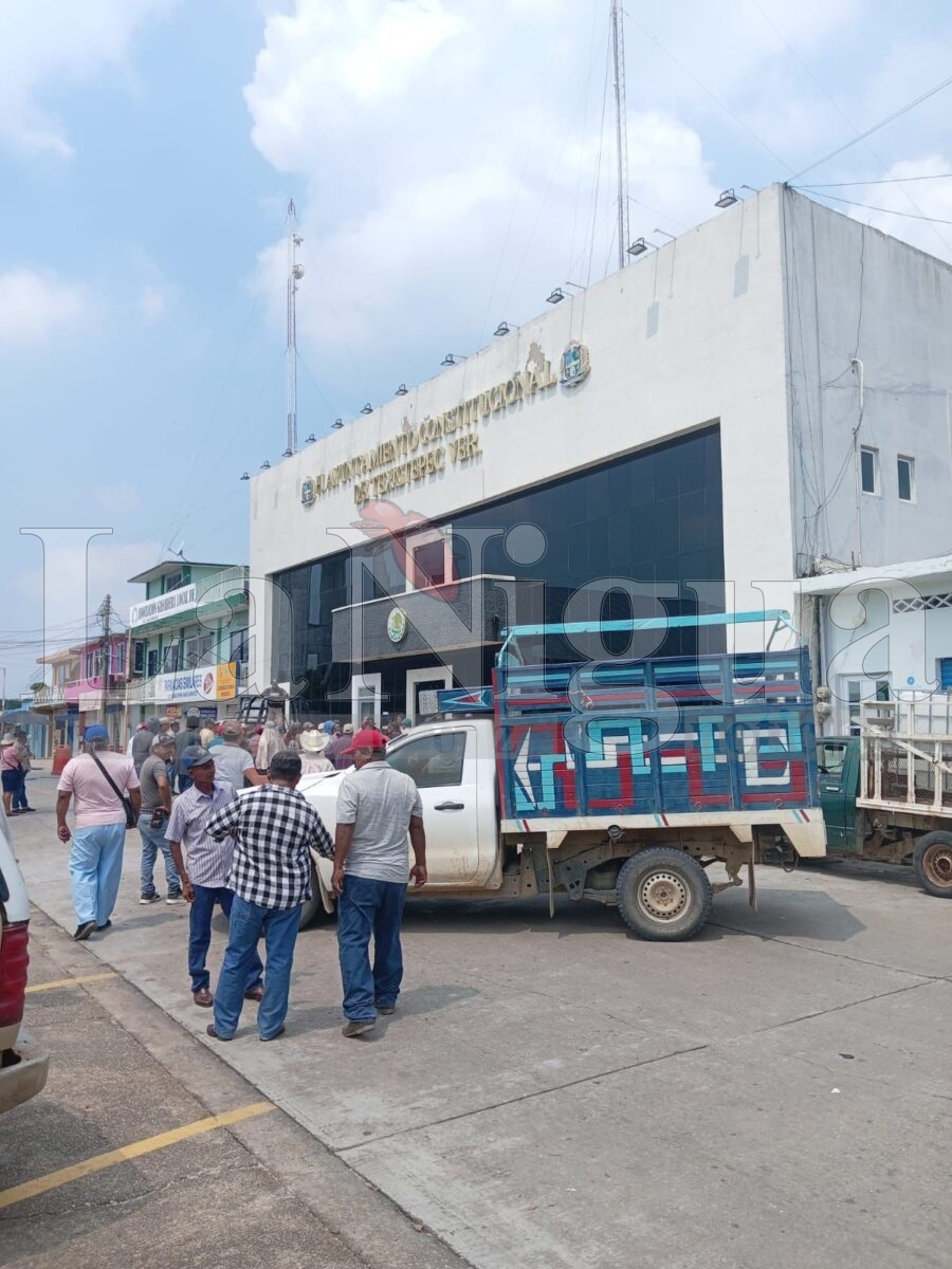 Habitantes de Texistepec exigen reanudación de obras inconclusas tras desaparición del Ayuntamiento. 2 img 20250804 wa00614446601917321783896