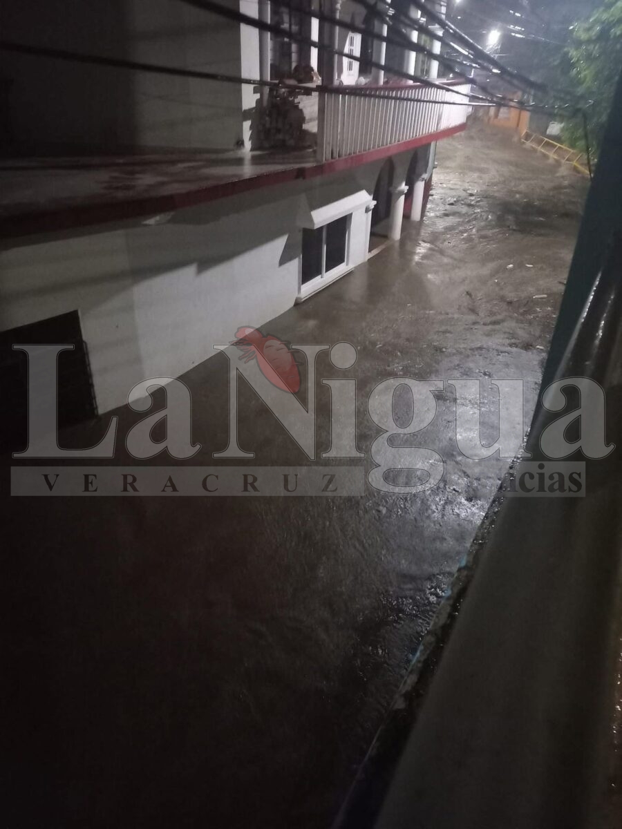 Santiago Tuxtla activa protocolos de emergencia tras intensas lluvias; río Tepango alcanza su capacidad máxima. 2 img 20250806 wa00152173829144324040053