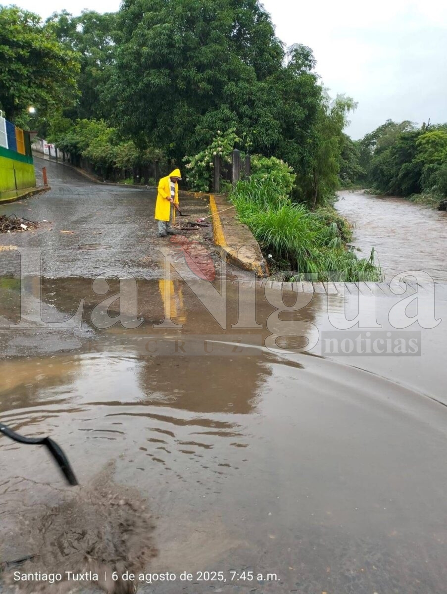 Santiago Tuxtla activa protocolos de emergencia tras intensas lluvias; río Tepango alcanza su capacidad máxima. 3 img 20250806 wa00174287109564463519457