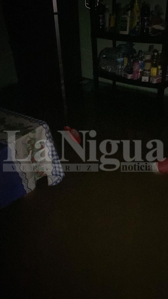 Ríos desbordándose en Hueyapan tras paso de la Onda Tropical 20; Protección Civil activa recorridos preventivos. 17 img 20250806 wa00392300982755660806447
