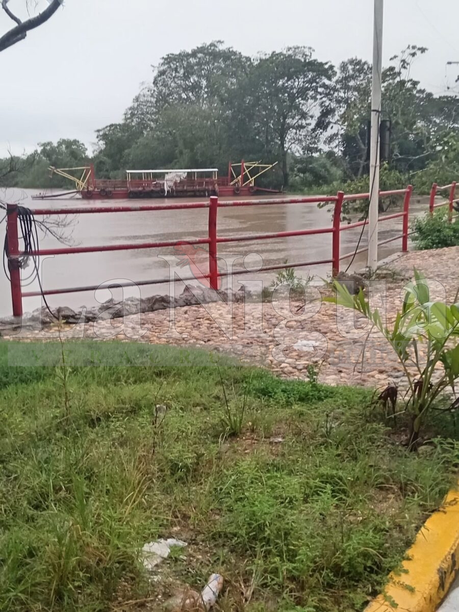 Ríos desbordándose en Hueyapan tras paso de la Onda Tropical 20; Protección Civil activa recorridos preventivos. 15 img 20250806 wa0041617677635508656696
