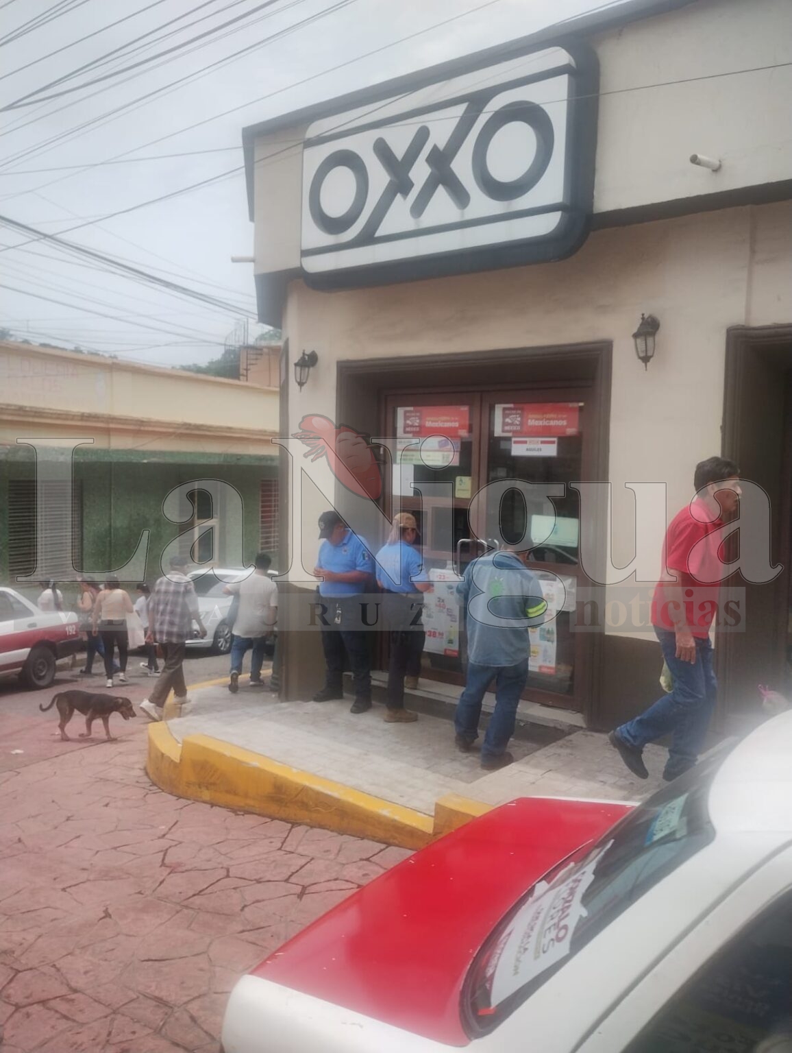 Atracan a empleados de OXXO en pleno centro de Papantla!!!