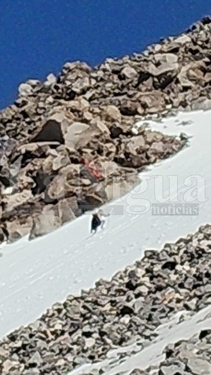 Turistas desafían el peligro y suben al Pico de Orizaba sin equipo; rescatistas alertan sobre la imprudencia