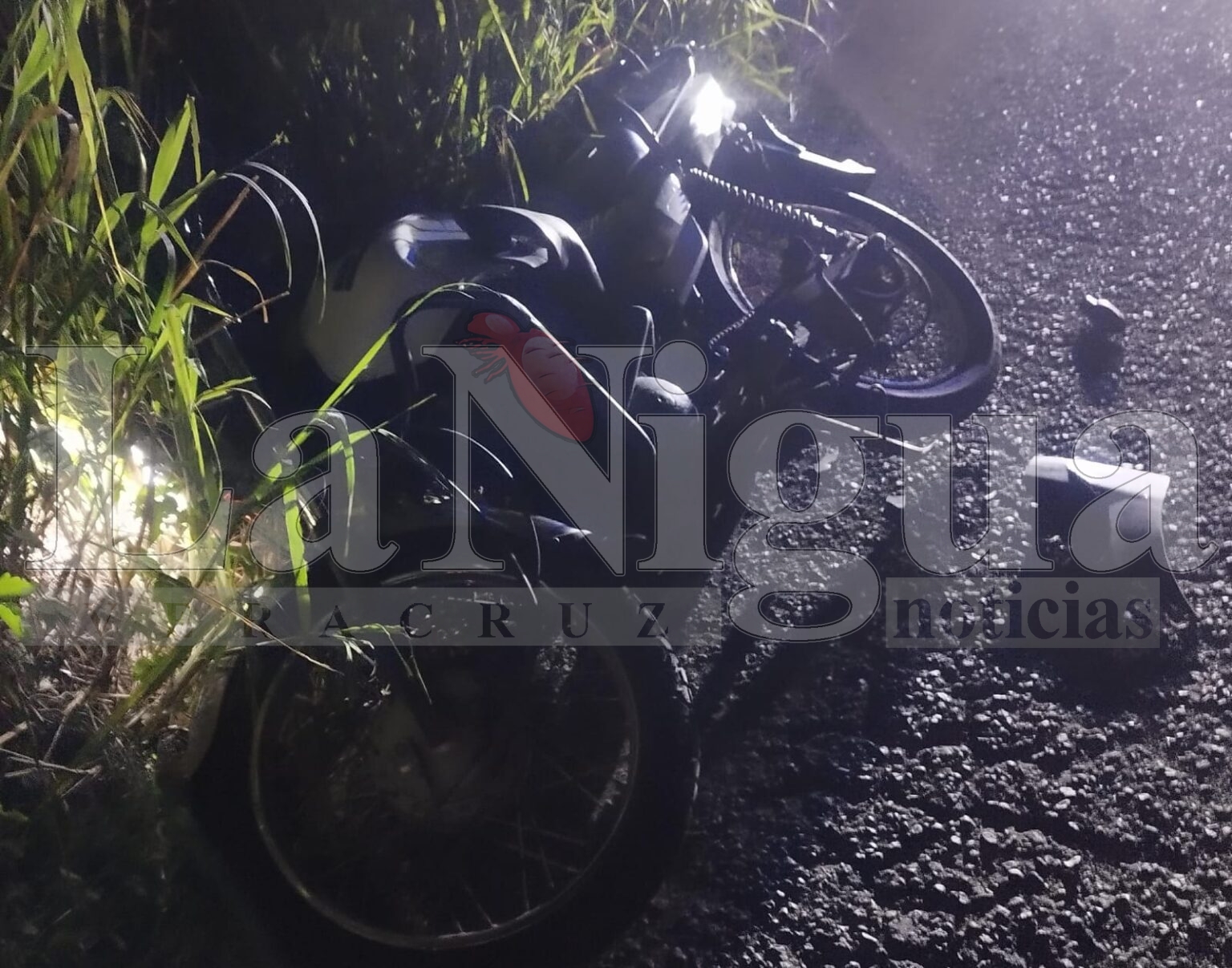 Cobrador de B Hermanos pierde la vida tras ser atropellado, cuando revisaba una ponchadura de su moto a la altura de la alcoholera. El causante huyó del lugar