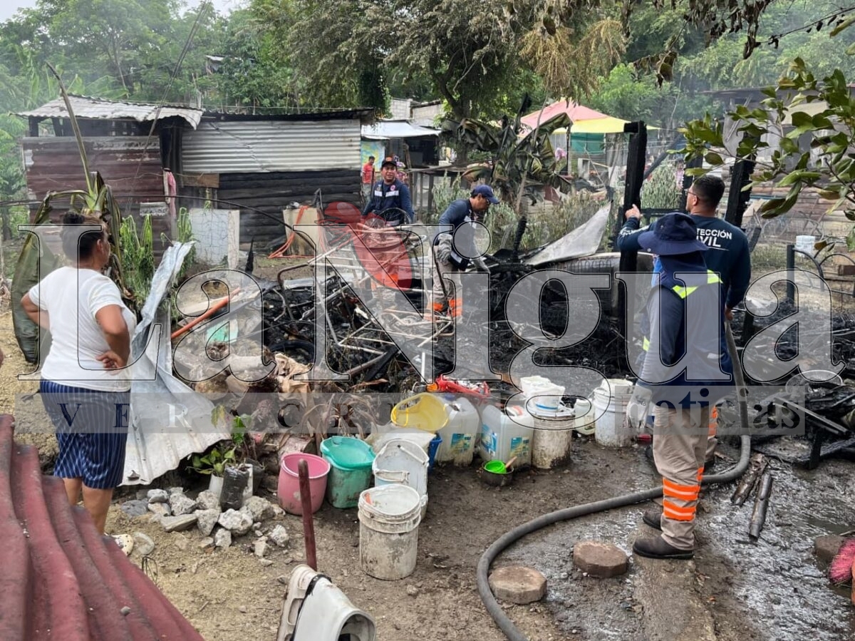 Don Julio pierde su patrimonio tras incendiarse su vivienda en Coatzintla