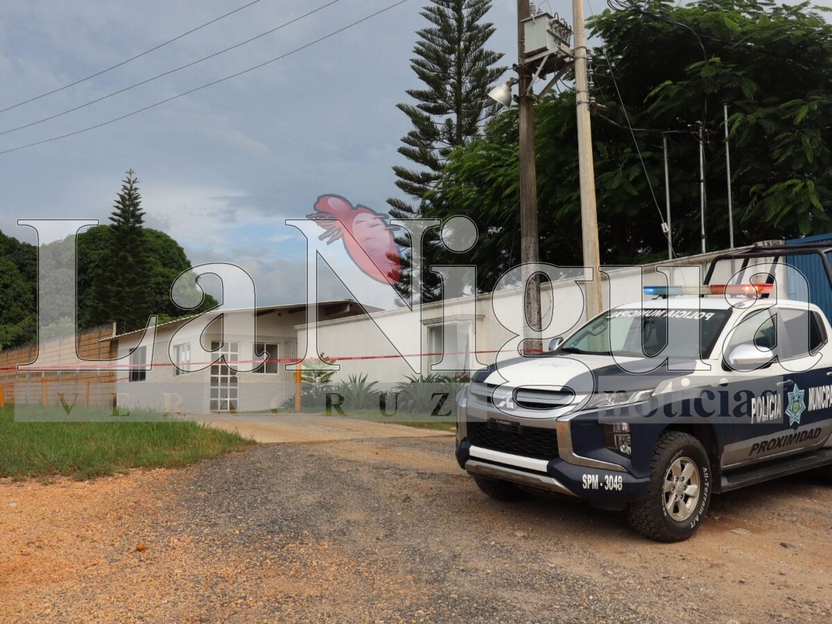 Atacan a balazos una báscula a un costado de la carretera Transistmica, entre Oluta y Acayucan; hay dos detenidos.