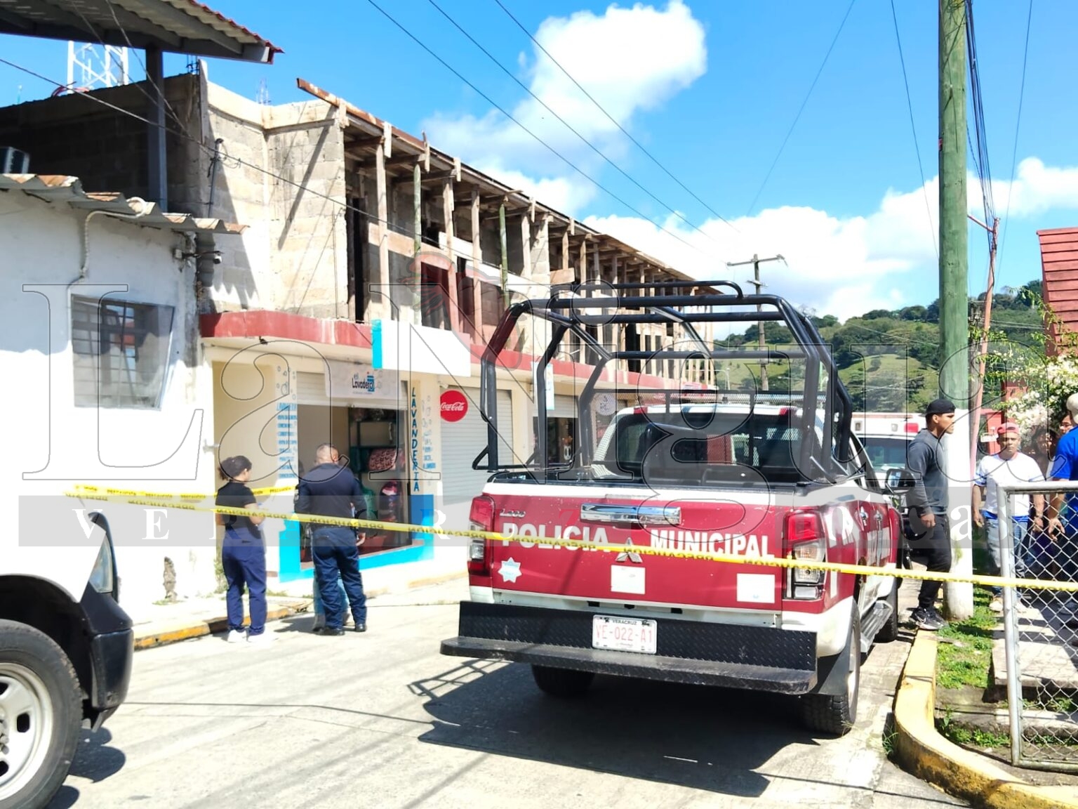 Trabajador pierde la vida tras recibir descarga eléctrica en obra de construcción en Huatusco