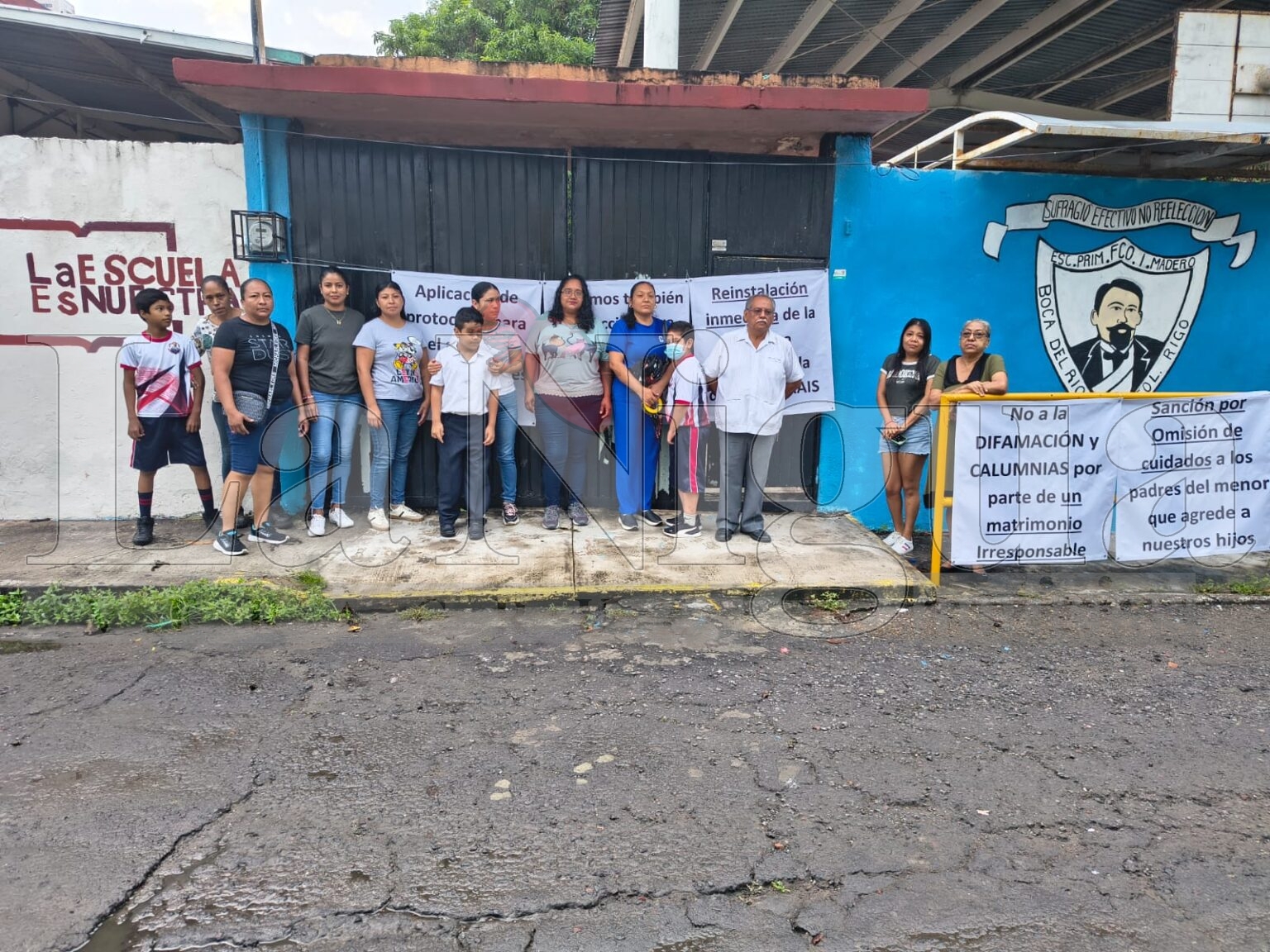 Por presuntas falsas acusaciones cesan a dos maestros en la escuela Boca del Río