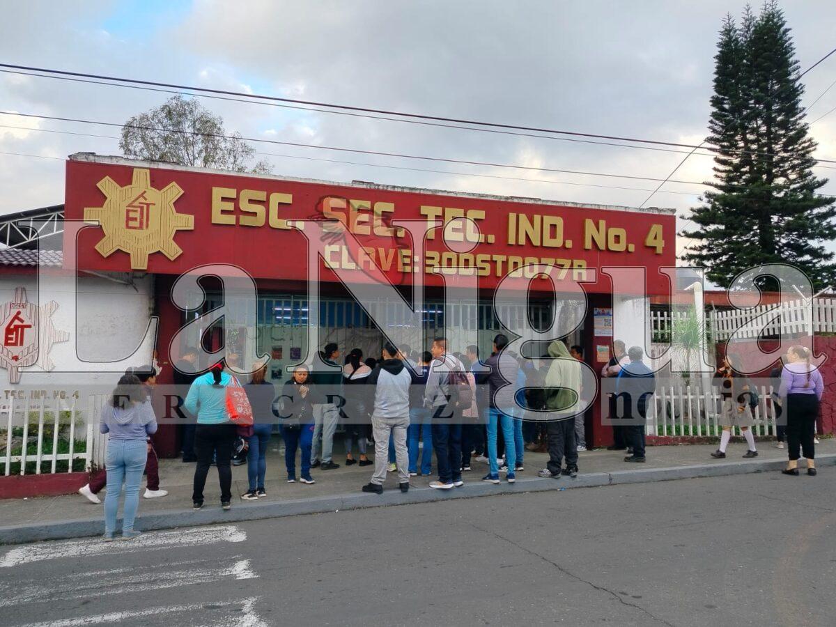 Padres exigen expulsión de alumno por presuntas amenazas con arma en secundaria de Orizaba