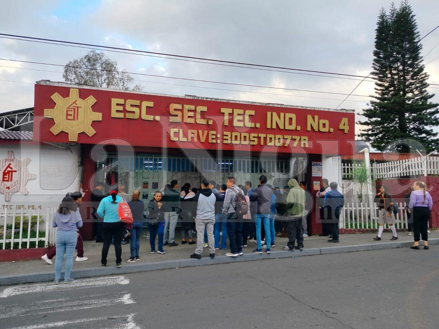 Padres exigen expulsión de alumno por presuntas amenazas con arma en secundaria de Orizaba