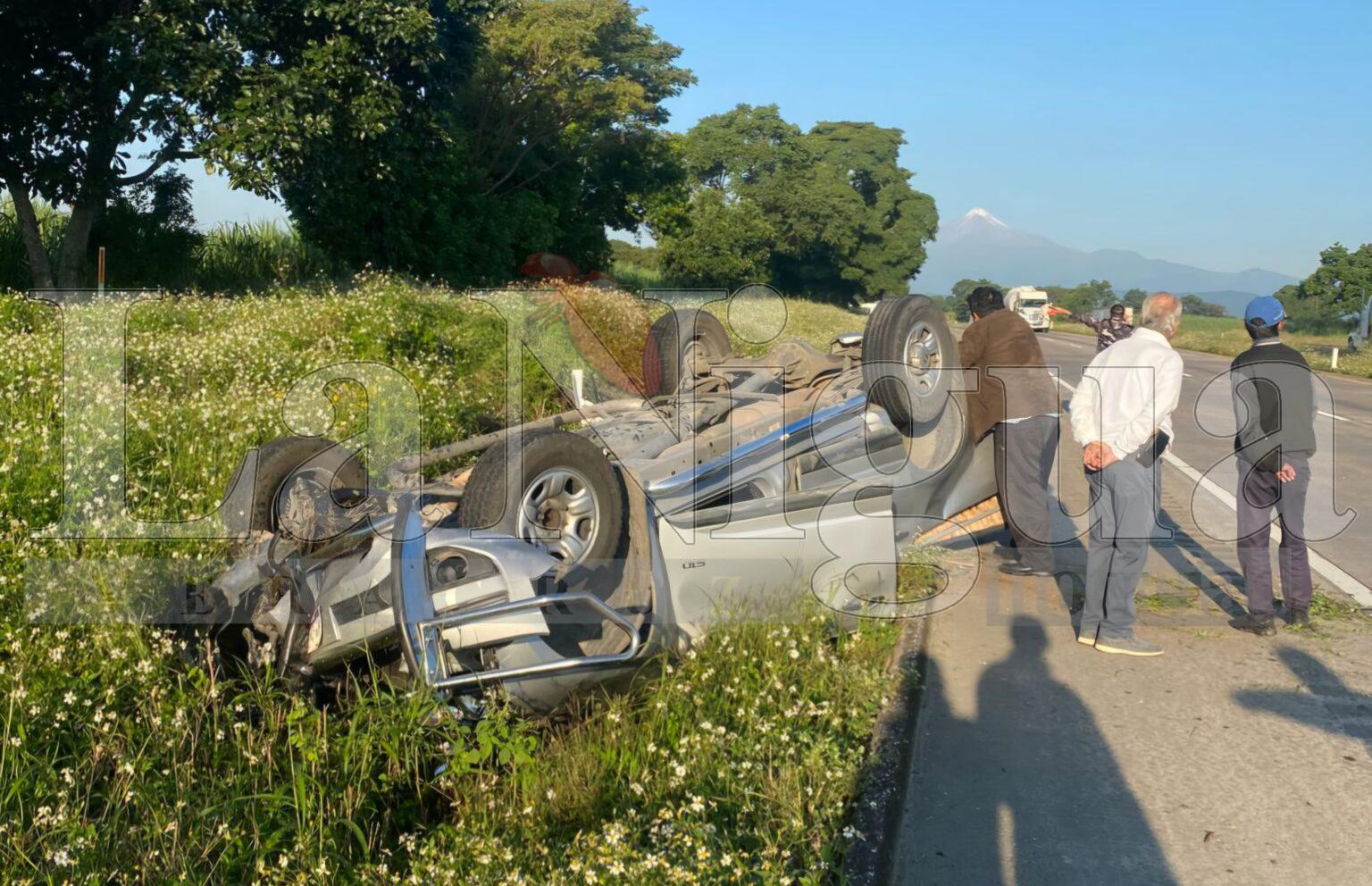 Volcadura en la autopista Córdoba–La Tinaja deja varios lesionados