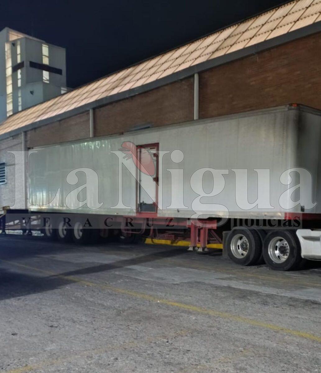 Se roban caja seca de un tráiler y vehículo particular en Córdoba, Veracruz