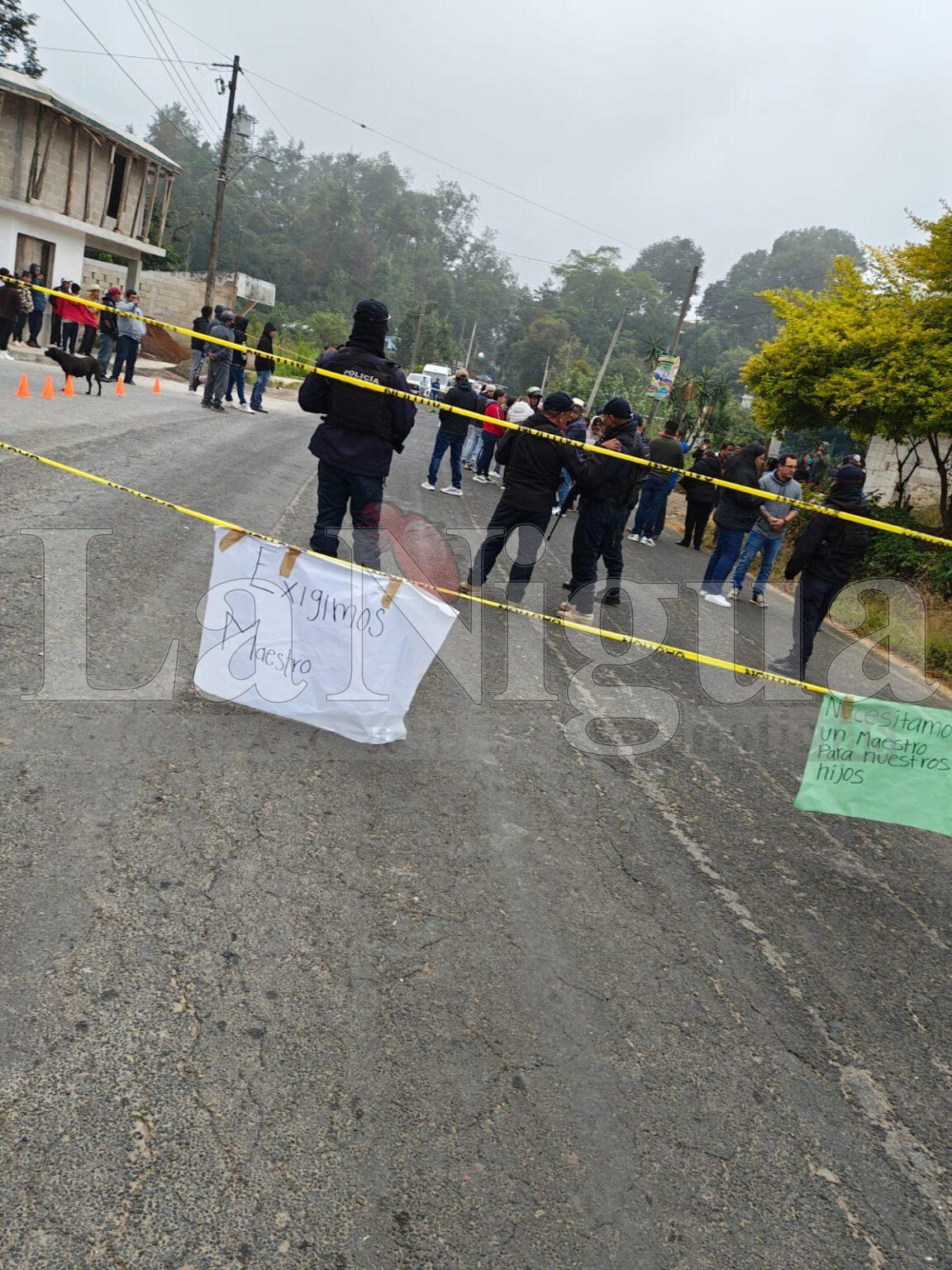 Bloquean la carretera Totutla–Xalapa a la altura de Poxtla