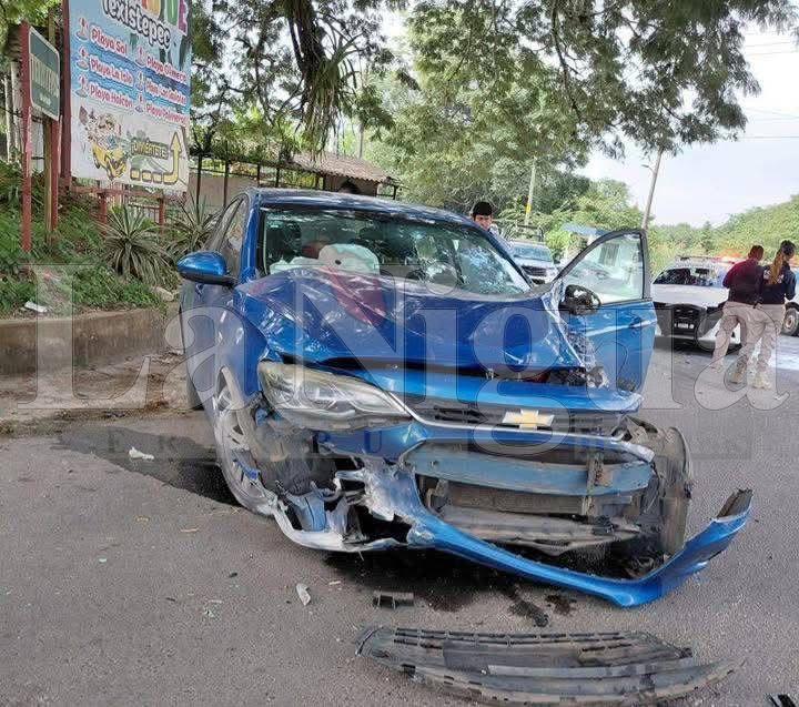 Accidente en la Transístmica deja daños materiales, en Texistepec.