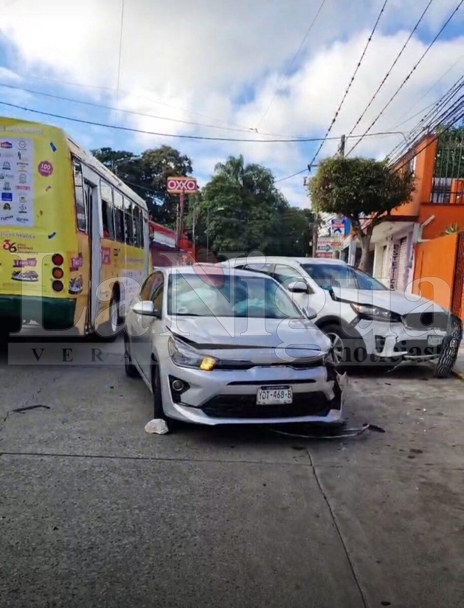 Choque vehicular en la colonia Caracas provoca cierre parcial de la circulación en Córdoba