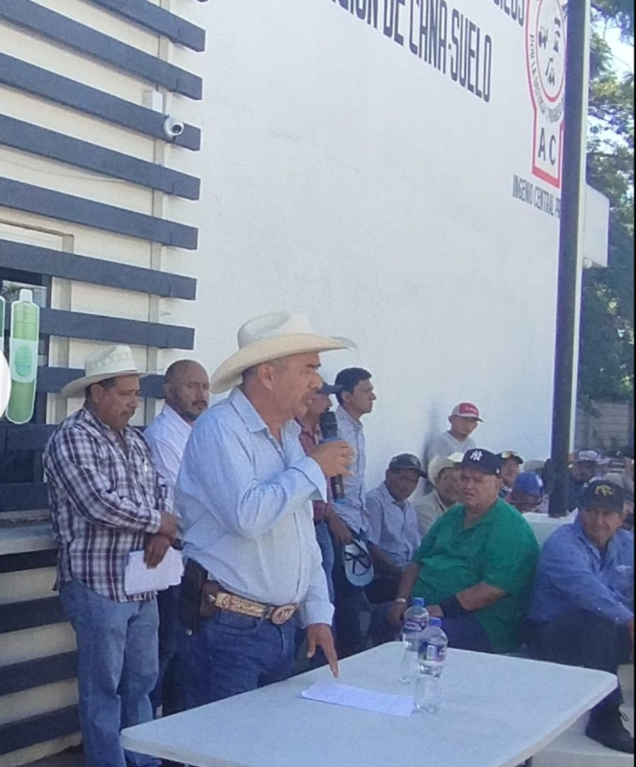 Reunión informativa de la Unión Local de Productores de Caña CNC en Paso del Macho, aborda retrasos y apoyos.