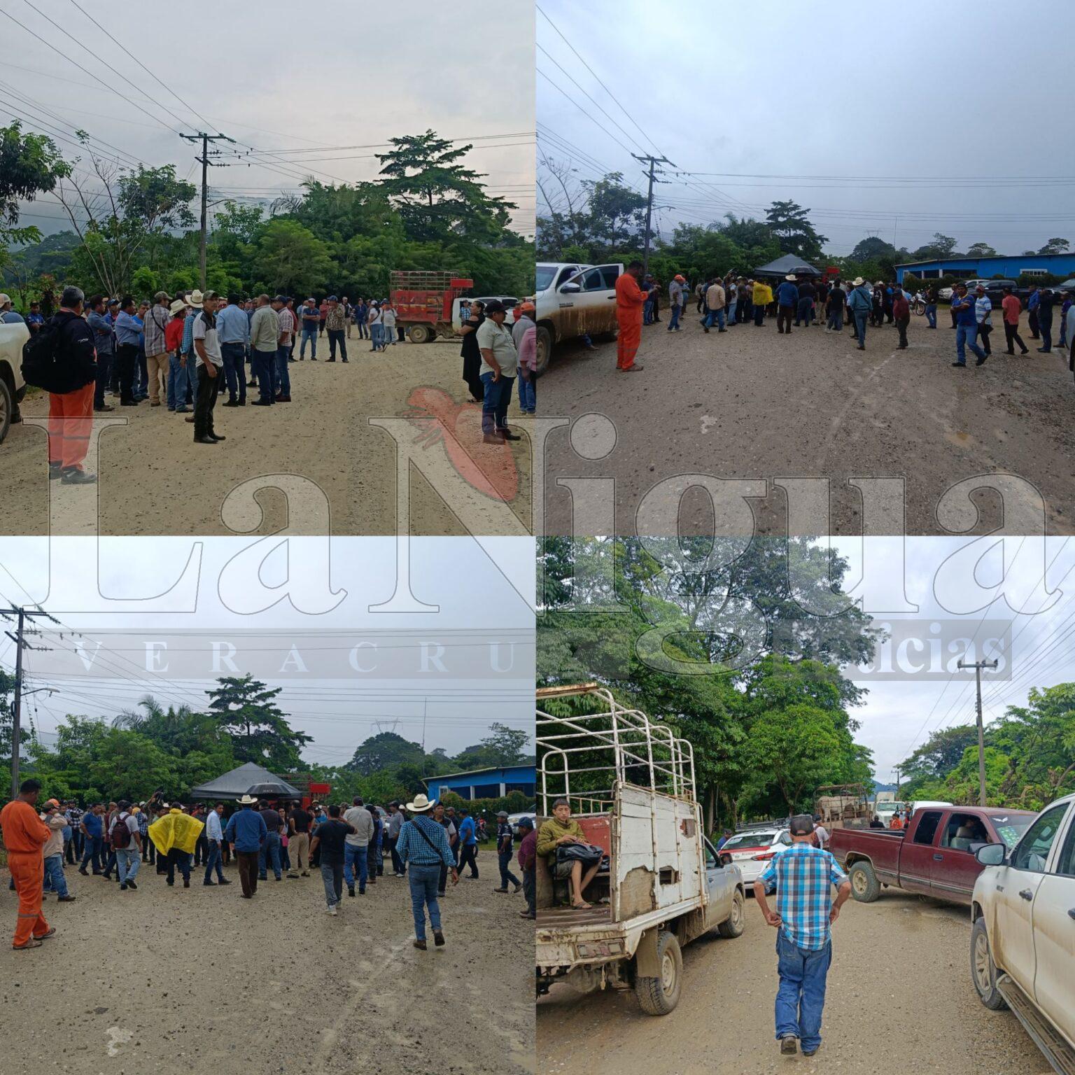 Comunidades de Las Choapas bloquean camino por afectaciones de empresa contratista de Pemex