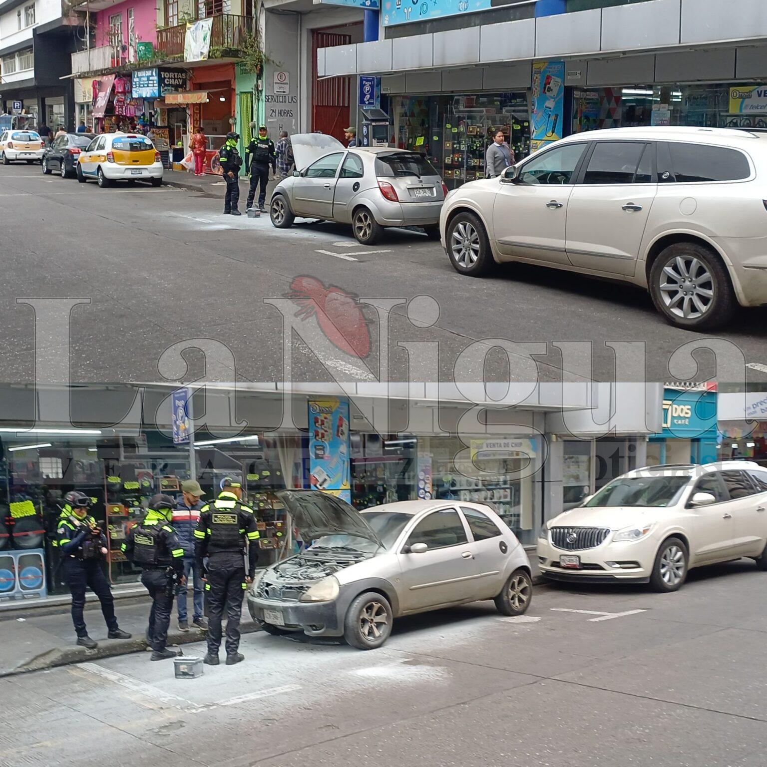 Conato de incendio de vehículo en el centro de Córdoba es controlado sin mayores consecuencias