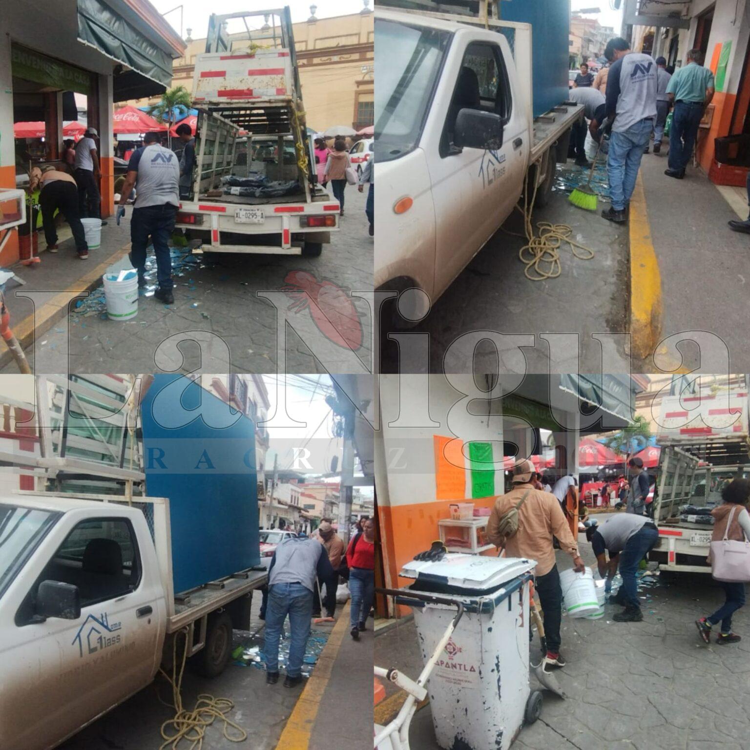 ¡Cae enorme vidrio en pleno centro de Papantla!