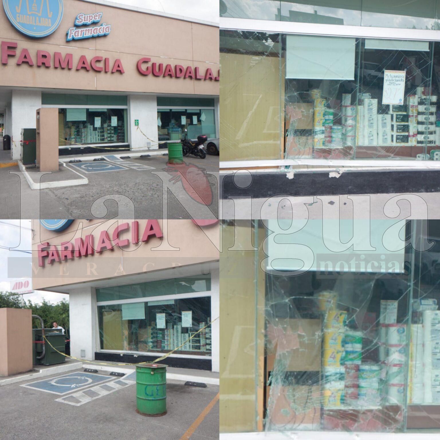 Despistado conductor se impacta contra farmacia en Papantla; daños materiales fueron cuantiosos