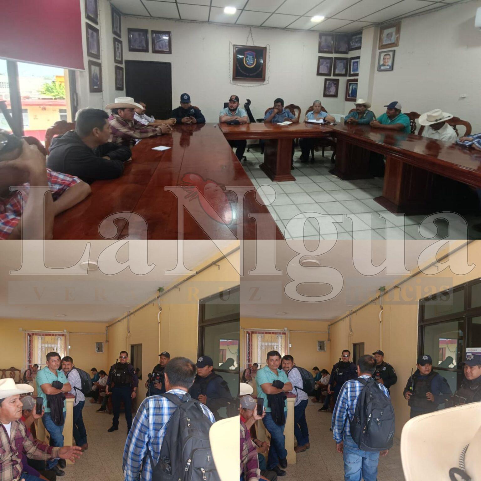 POLICÍA MUNICIPAL DE LAS CHOAPAS IMPIDE EL PASO A CAMPESINOS AL AYUNTAMIENTO