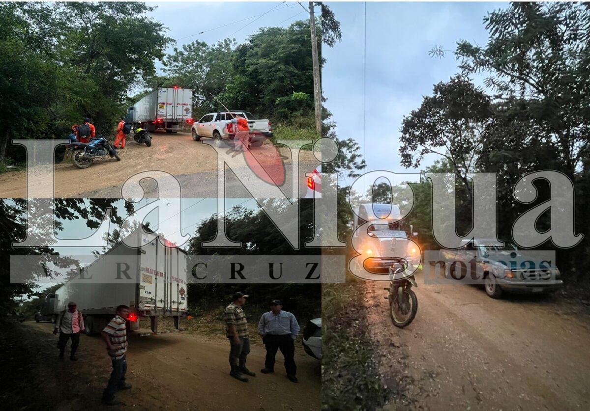 Ganaderos cierran el acceso a polvorín y exigen reparación de camino en Moloacán