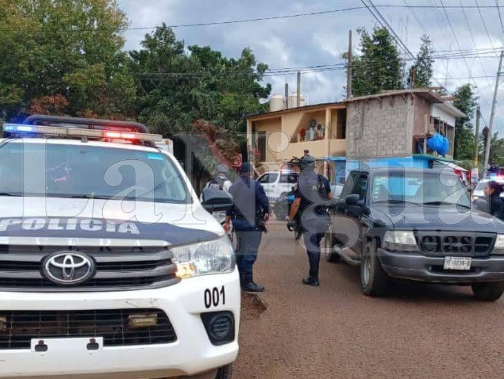 Robo con violencia en gasolinera de Chinameca; delincuentes huyen con automóvil y un millón de pesos.