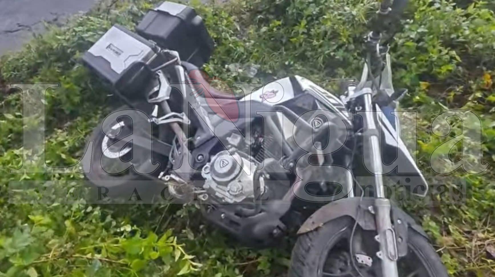 ASEGURAN MOTOCICLETA SIN OCUPANTE EN LA CARRETERA HUATUSCO–COSCOMATEPEC